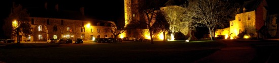 Panorama nocturne du chateau de Bricquebec